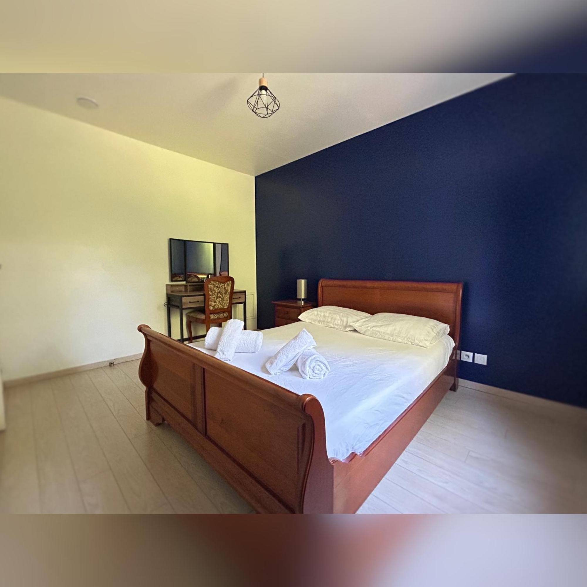 Le Duplex Chessy - 15Min From Disneyland - 2 Private Parkings - Garden - Kingsize & Queensize Bed - Supermarket Behind The House Экстерьер фото