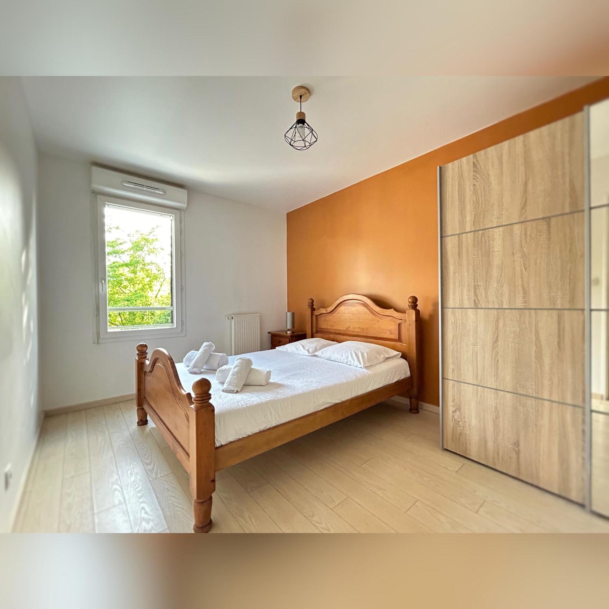 Le Duplex Chessy - 15Min From Disneyland - 2 Private Parkings - Garden - Kingsize & Queensize Bed - Supermarket Behind The House Экстерьер фото